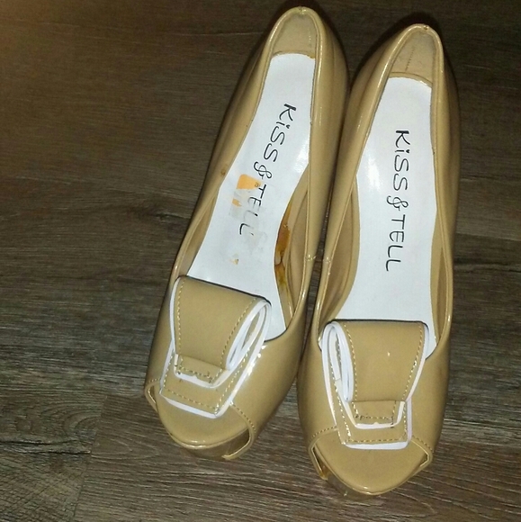 I have two pairs of heals that dont fit - Picture 1 of 4
